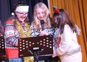 Our Uplands Choir entertain at the Christmas in Wa...